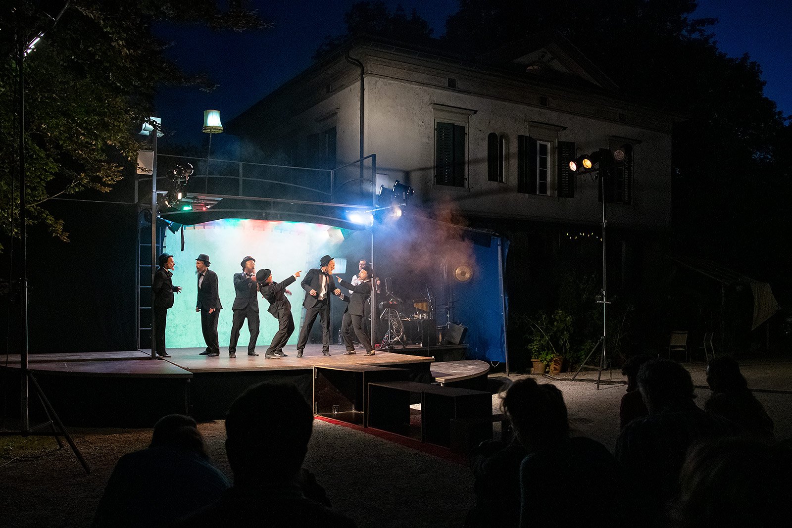 Stradini Theater auf dem Vorplatz August 2019